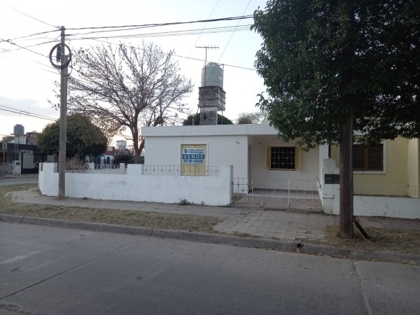 VENTA CASA ESQUINA 3 DORM PARQUE LOS MOLINOS