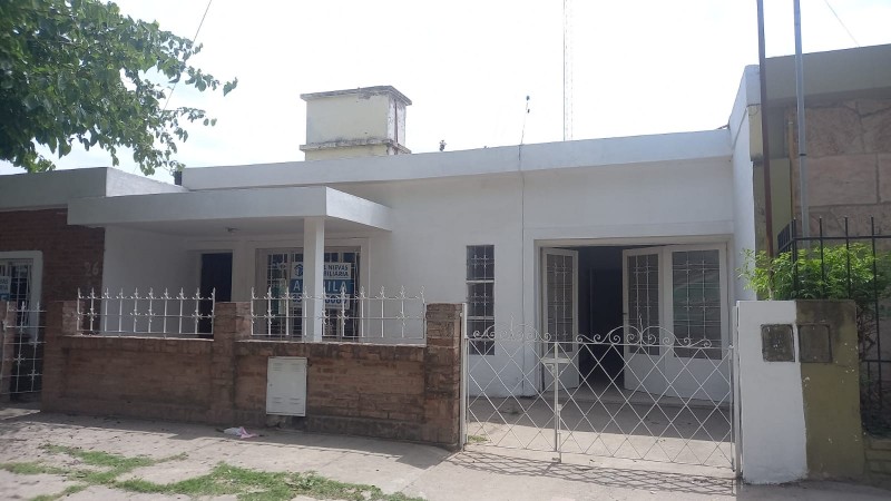 VENTA CASA 2 DORMITORIOS B° A. CARBÓ