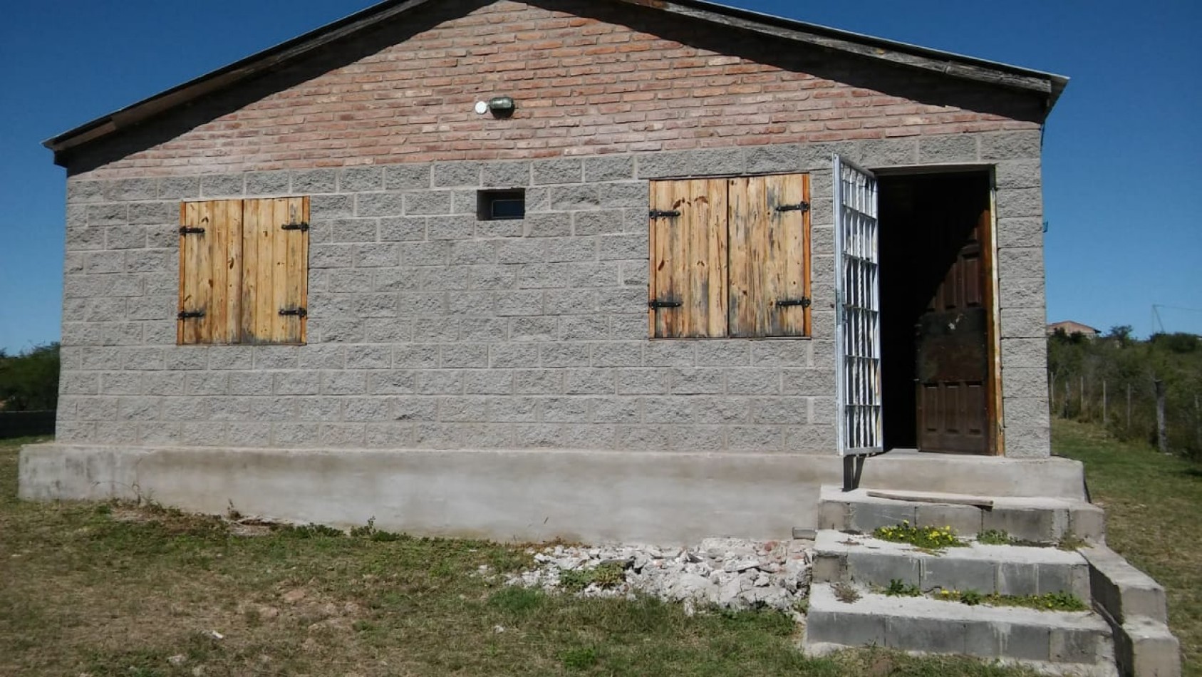 TERRENO 2000 M2 CON CASA DE 2 DORMITORIOS