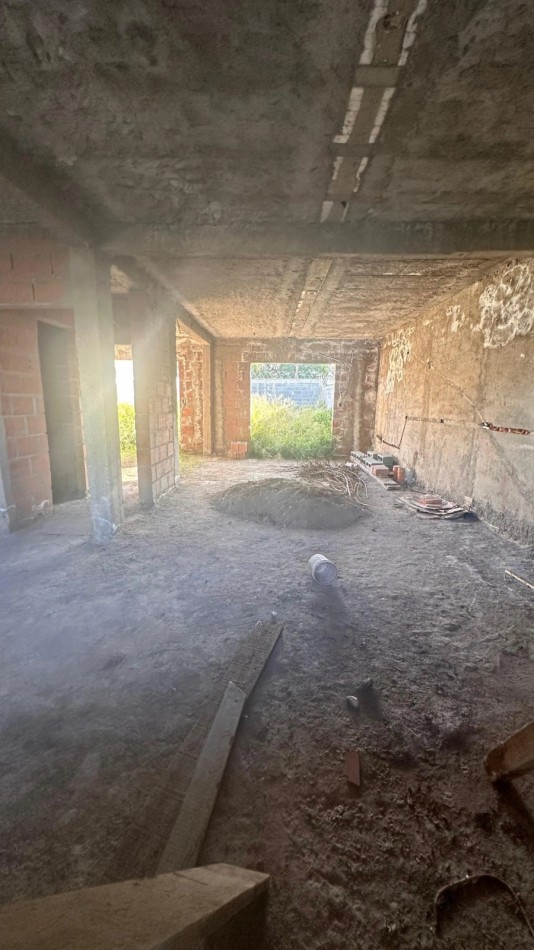LOTE TERRENO CON OBRA CONSTRUIDA HASTA NIVEL TECHO Bo SPILIMBERGO NORTE