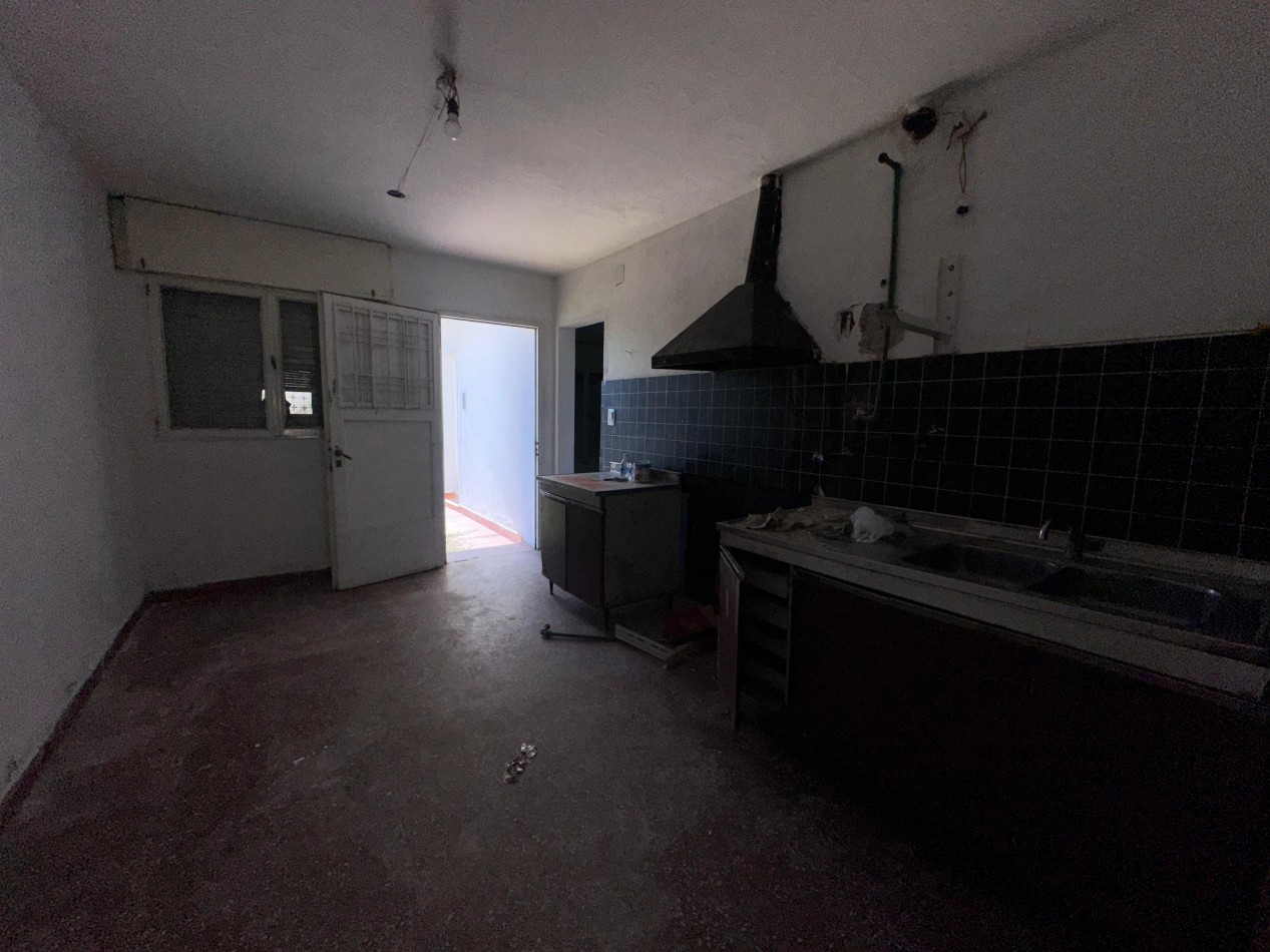 IDEAL INVERSION CASA A REFACCIONAR BARRIO URQUIZA