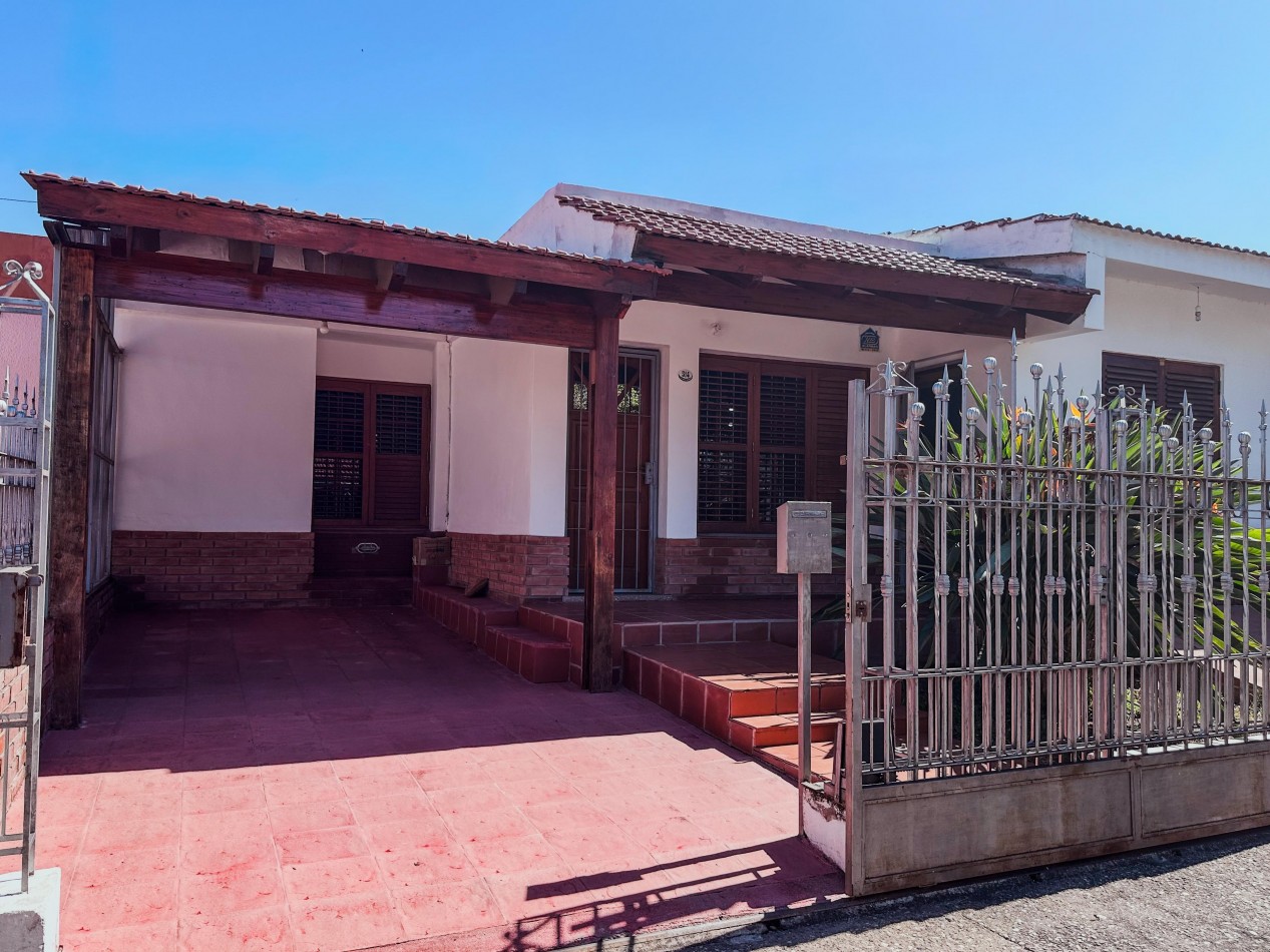 VENTA CASA 3 DORMITORIOS LAS PALMAS - ESCRITURA Y PLANOS 