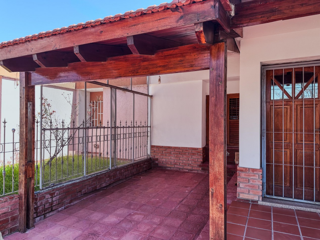 VENTA CASA 3 DORMITORIOS LAS PALMAS - ESCRITURA Y PLANOS 