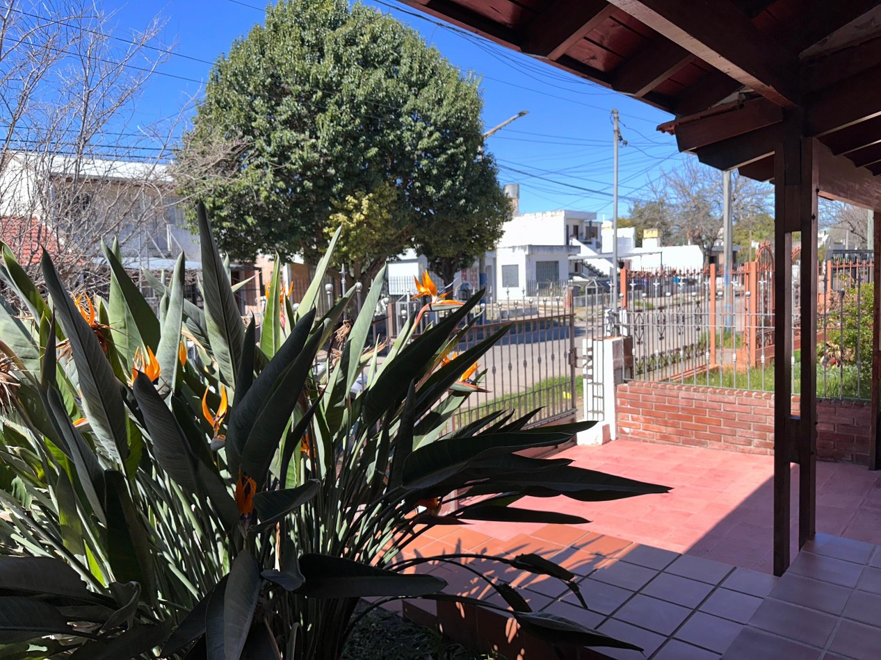 VENTA CASA 3 DORMITORIOS LAS PALMAS - ESCRITURA Y PLANOS 