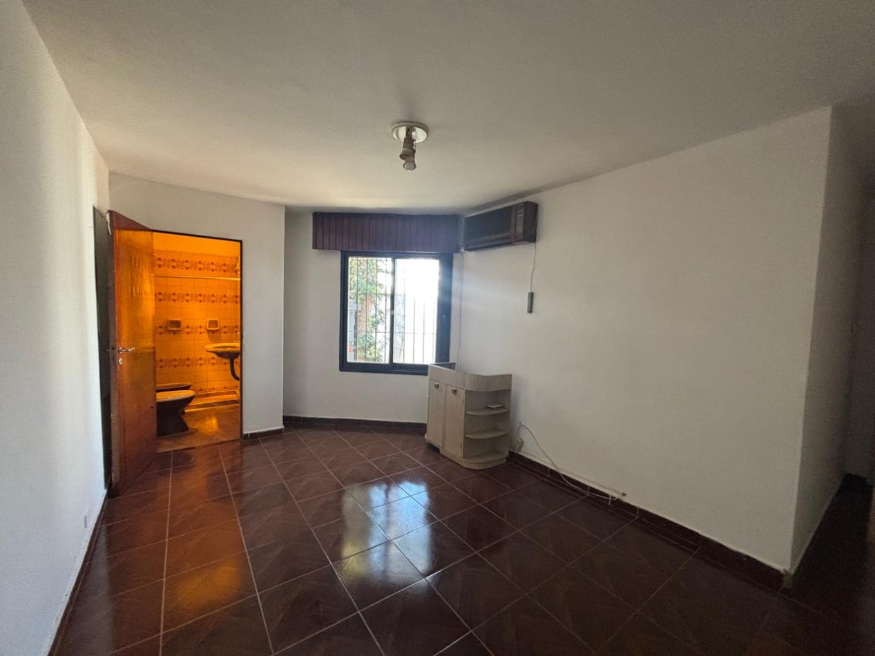 CASA 3 DORMITORIOS EN BARRIO URCA EXCELENTE UBICACION