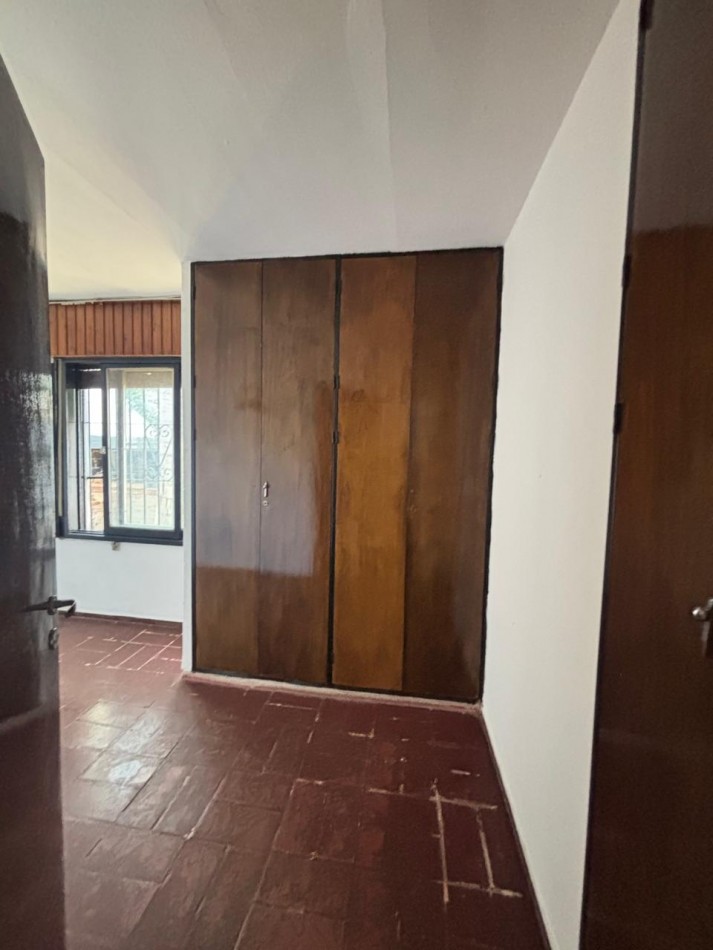 CASA 3 DORMITORIOS EN BARRIO URCA EXCELENTE UBICACION