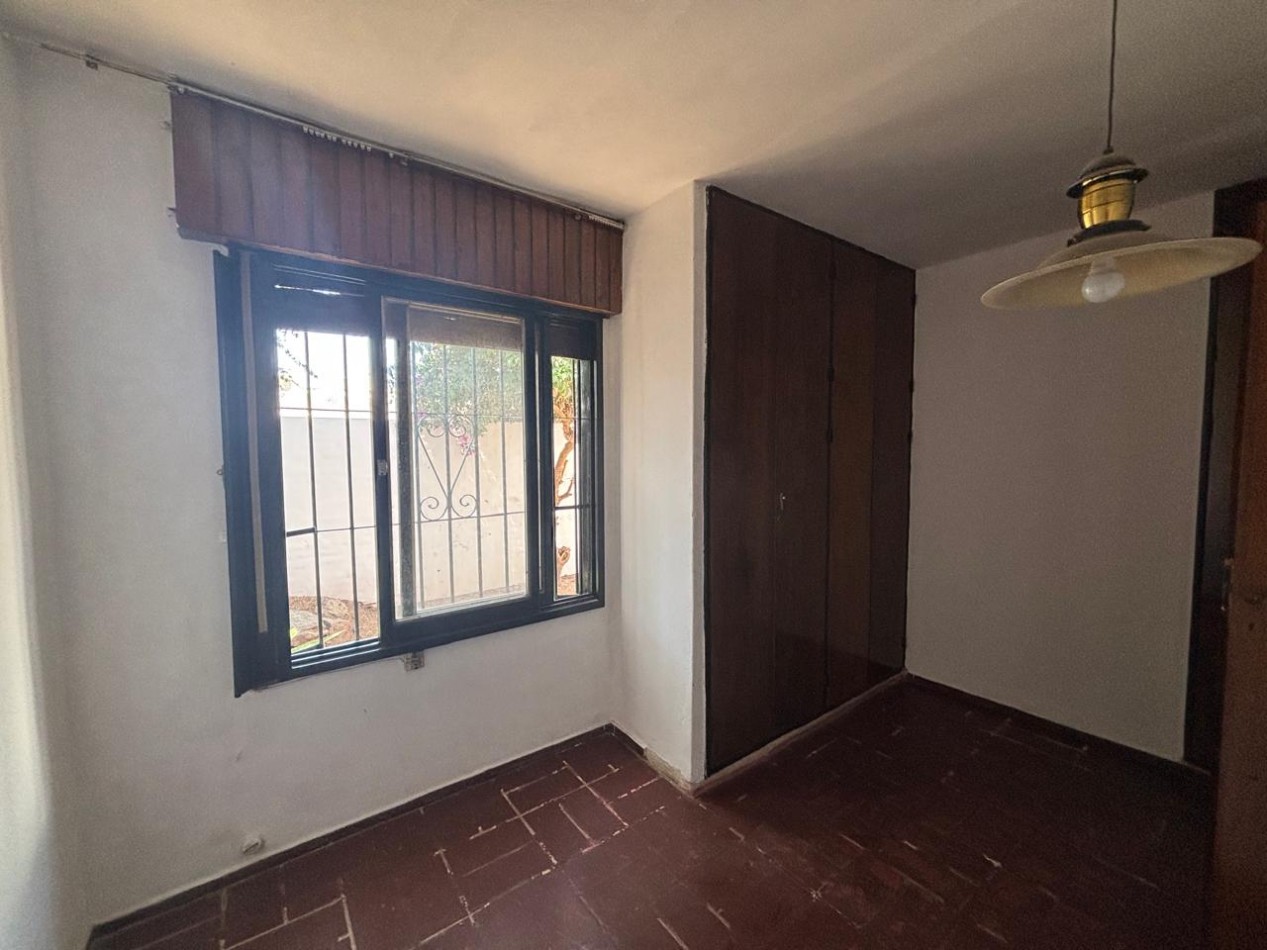 CASA 3 DORMITORIOS EN BARRIO URCA EXCELENTE UBICACION