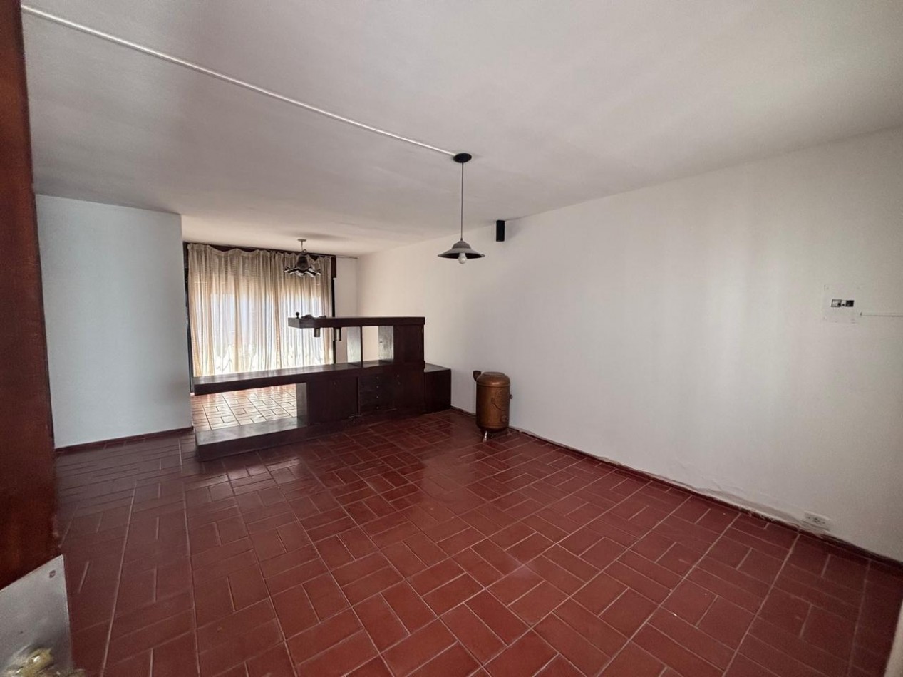 CASA 3 DORMITORIOS EN BARRIO URCA EXCELENTE UBICACION