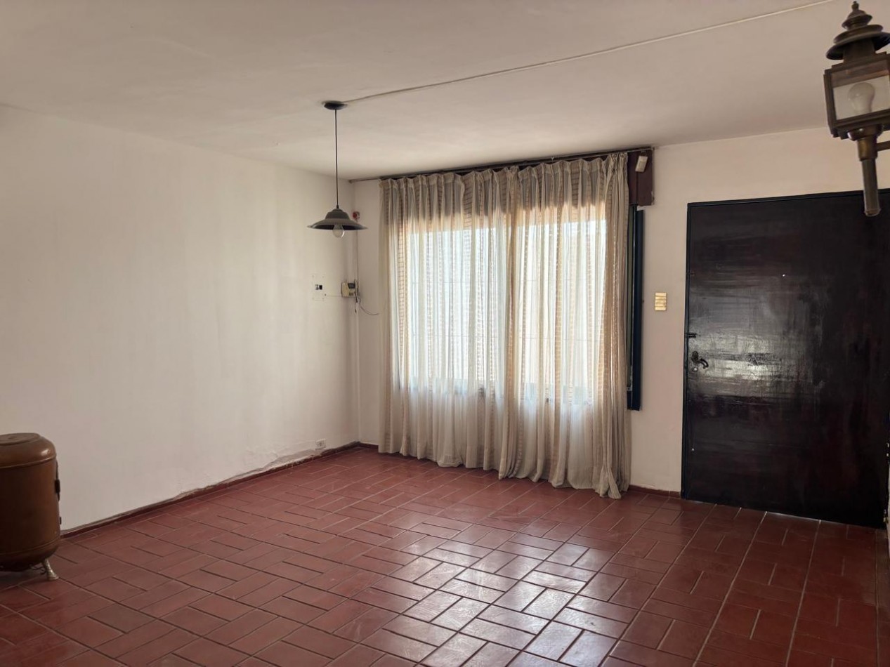 CASA 3 DORMITORIOS EN BARRIO URCA EXCELENTE UBICACION