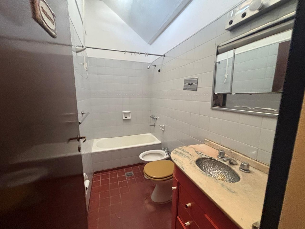 CASA 3 DORMITORIOS EN BARRIO URCA EXCELENTE UBICACION