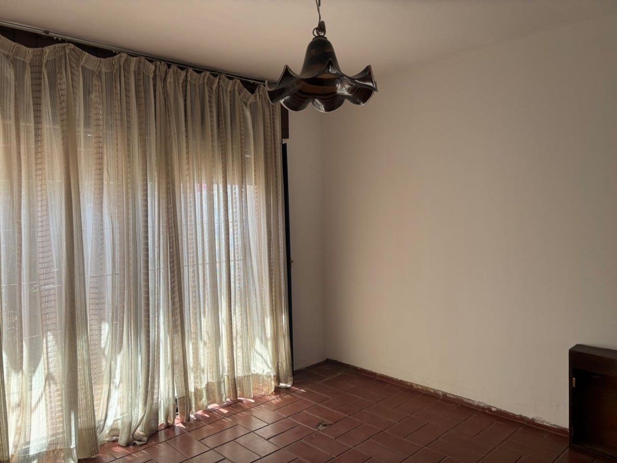 CASA 3 DORMITORIOS EN BARRIO URCA EXCELENTE UBICACION