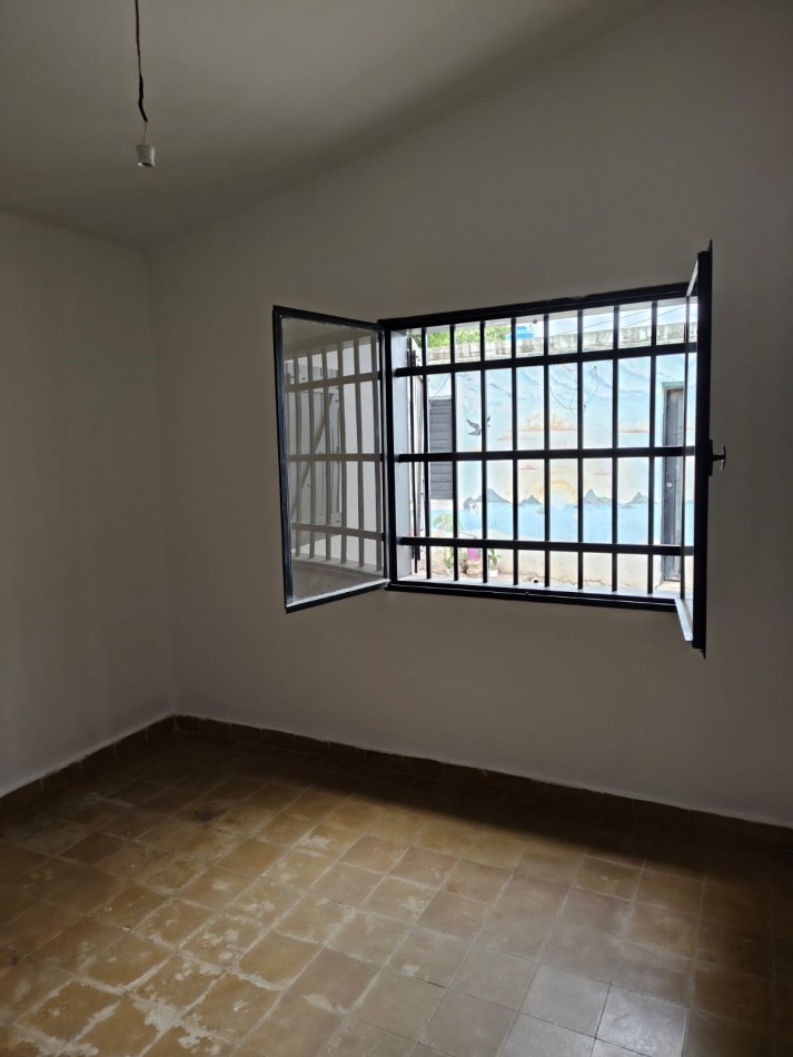 ALQUILA CASA 2 DORMI BARRIO V.I.C.O.R