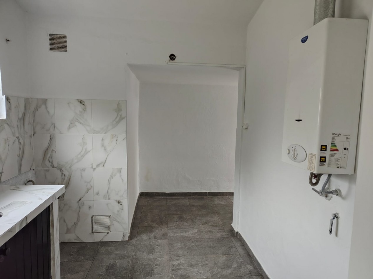 ALQUILA CASA 2 DORMI BARRIO V.I.C.O.R