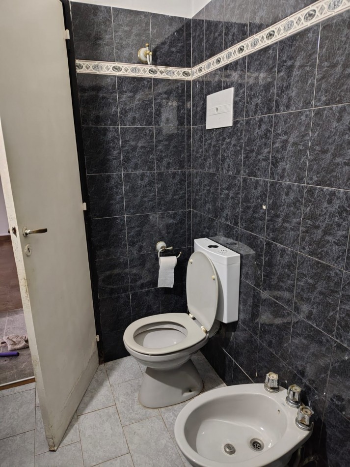 ALQUILA CASA 2 DORMI BARRIO V.I.C.O.R