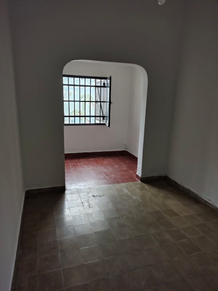 ALQUILA CASA 2 DORMI BARRIO V.I.C.O.R