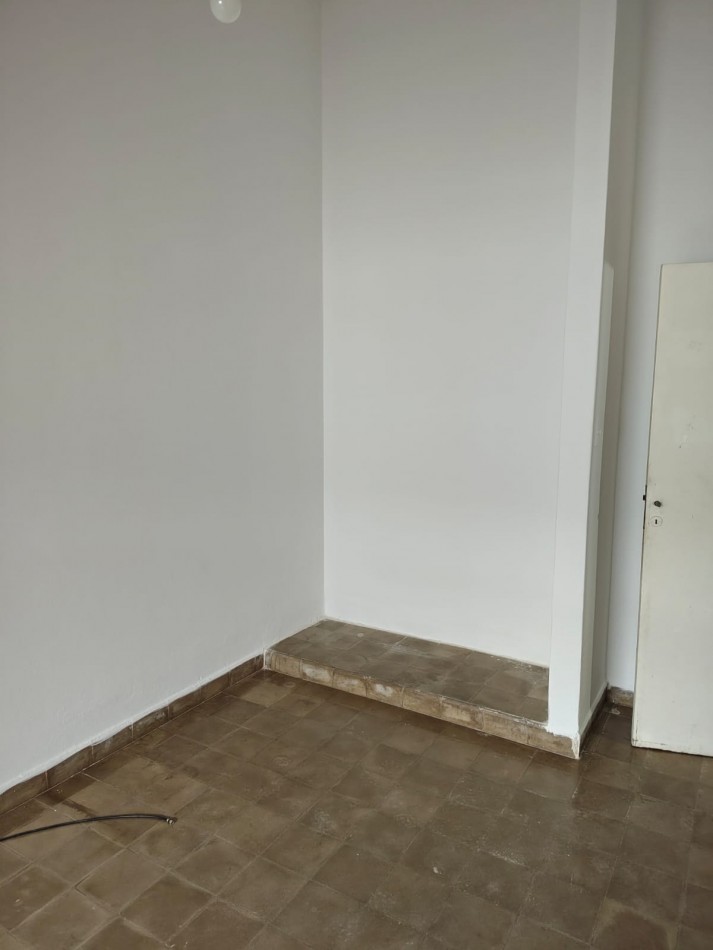 ALQUILA CASA 2 DORMI BARRIO V.I.C.O.R