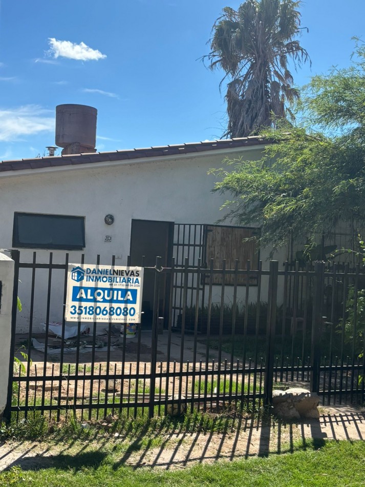 ALQUILA CASA 2 DORMI BARRIO V.I.C.O.R