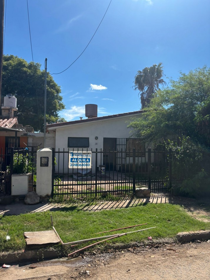 ALQUILA CASA 2 DORMI BARRIO V.I.C.O.R