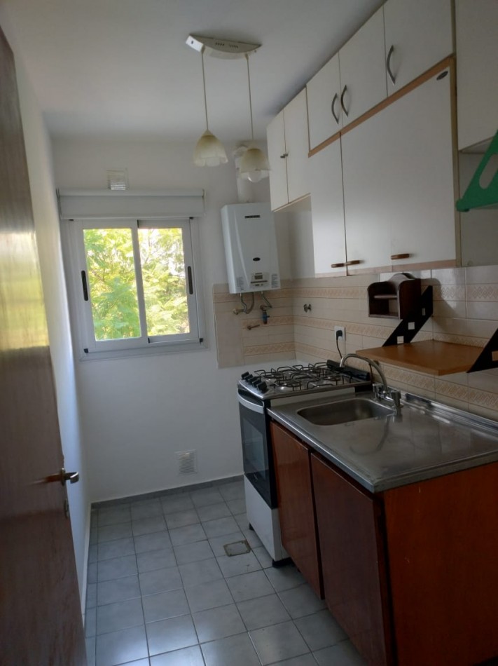 ALQUILA DPTO 1 DORMITORIO CON COCHERA / ARCOS DEL CERRO