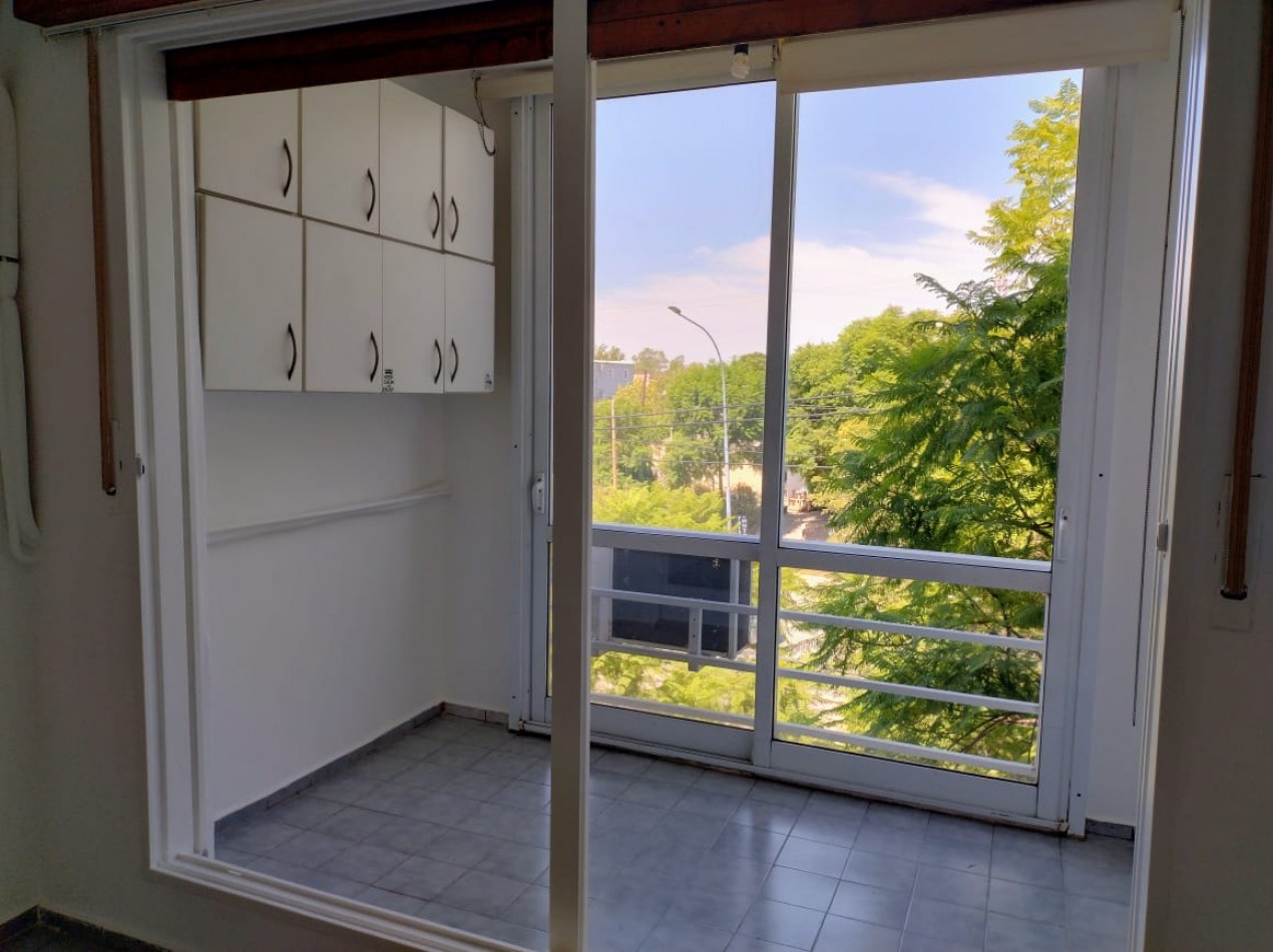 ALQUILA DPTO 1 DORMITORIO CON COCHERA / ARCOS DEL CERRO