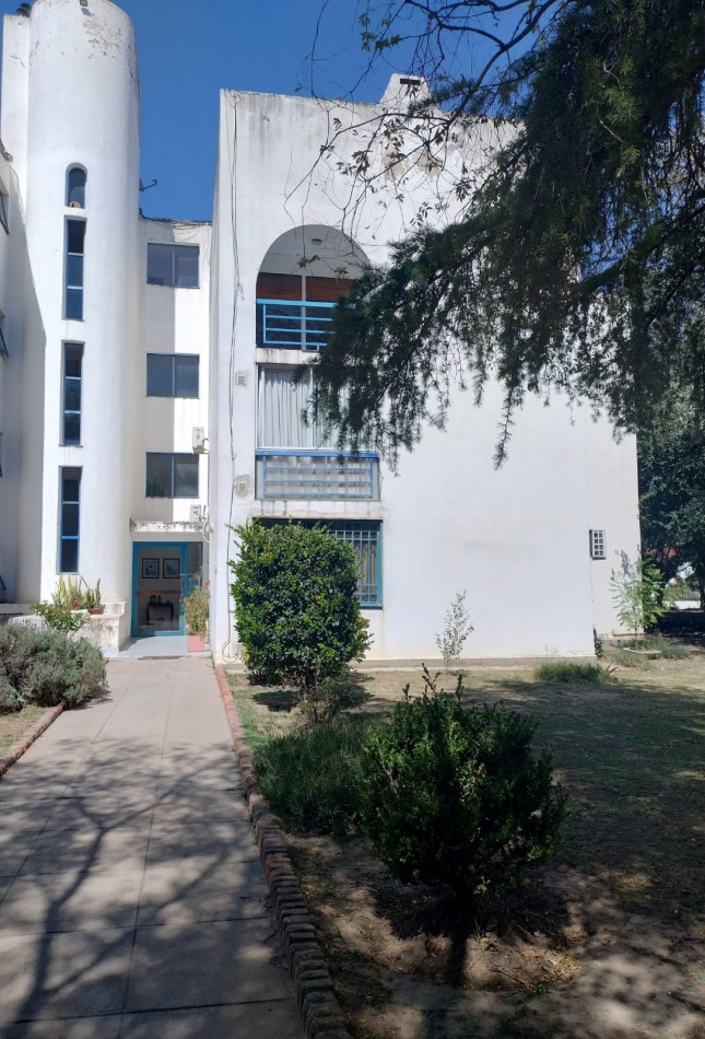 ALQUILA DPTO 1 DORMITORIO CON COCHERA / ARCOS DEL CERRO