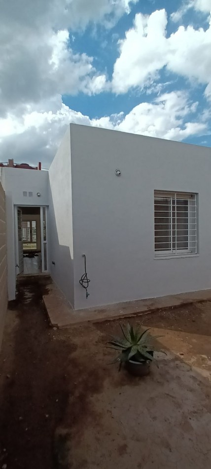 ALQUILER CASA 2 DORMITORIOS UNIVERSITARIO DE HORIZONTE II