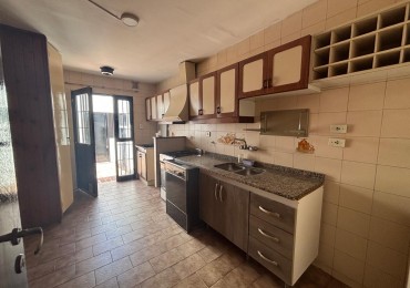 CASA 3 DORMITORIOS EN BARRIO URCA EXCELENTE UBICACION