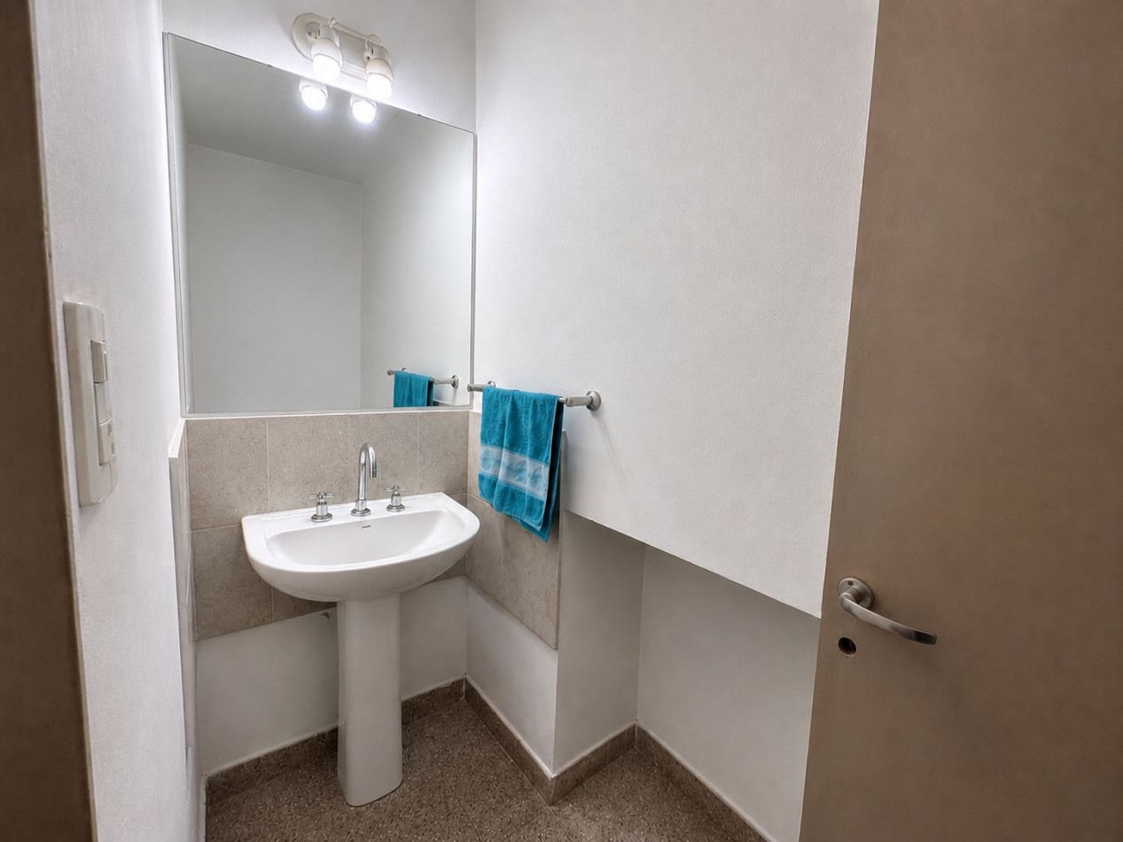 VENTA CASA 5 DORMITORIOS B° CHATEAU CARRERAS
