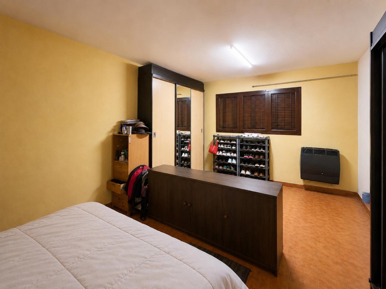 VENTA CASA 5 DORMITORIOS B° CHATEAU CARRERAS