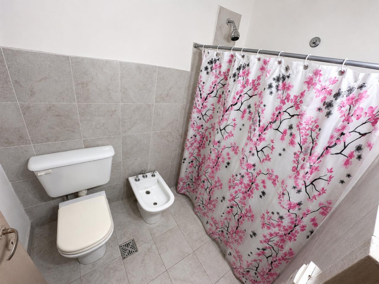 VENTA CASA 5 DORMITORIOS B° CHATEAU CARRERAS
