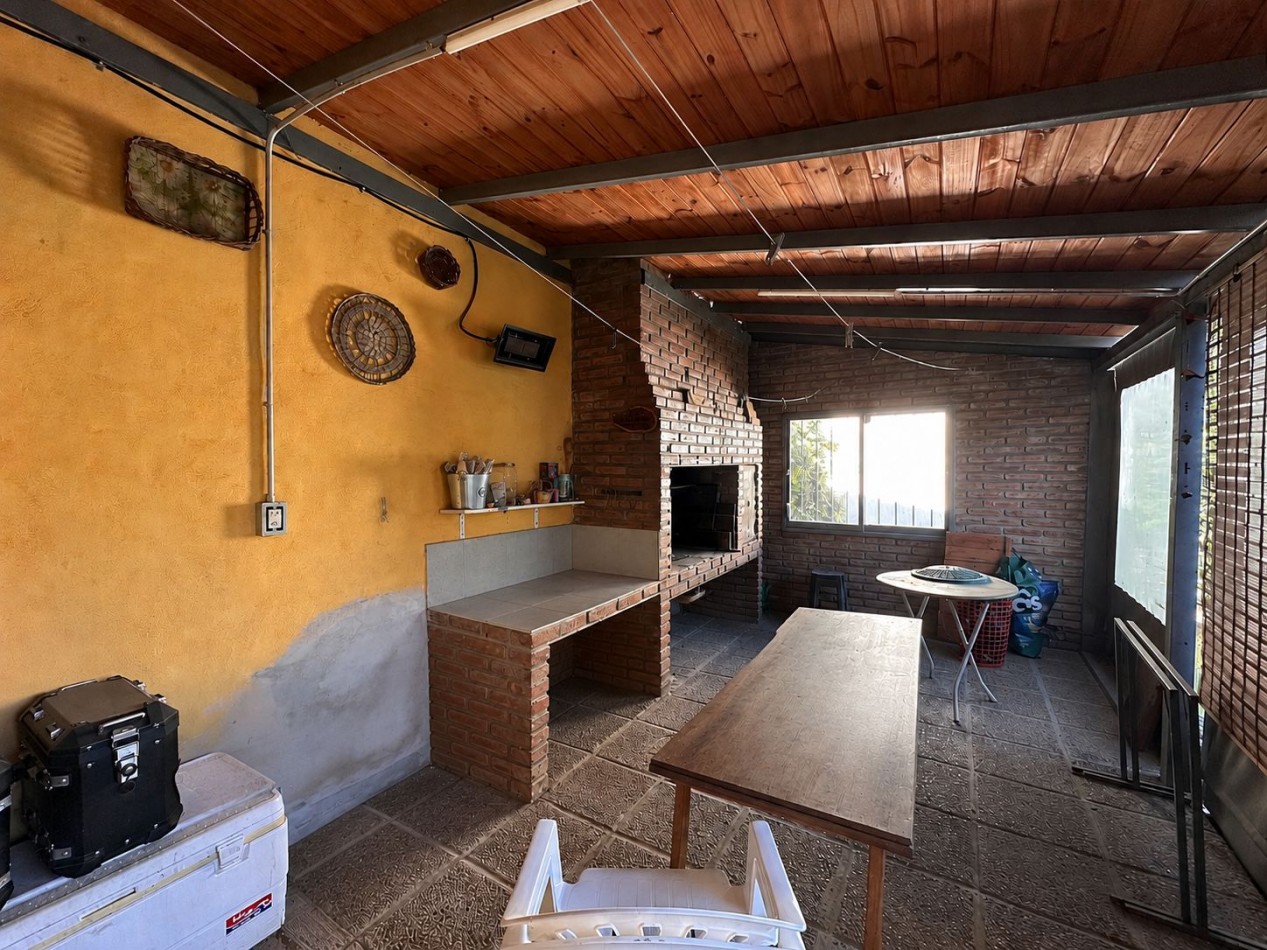 VENTA CASA 5 DORMITORIOS B° CHATEAU CARRERAS