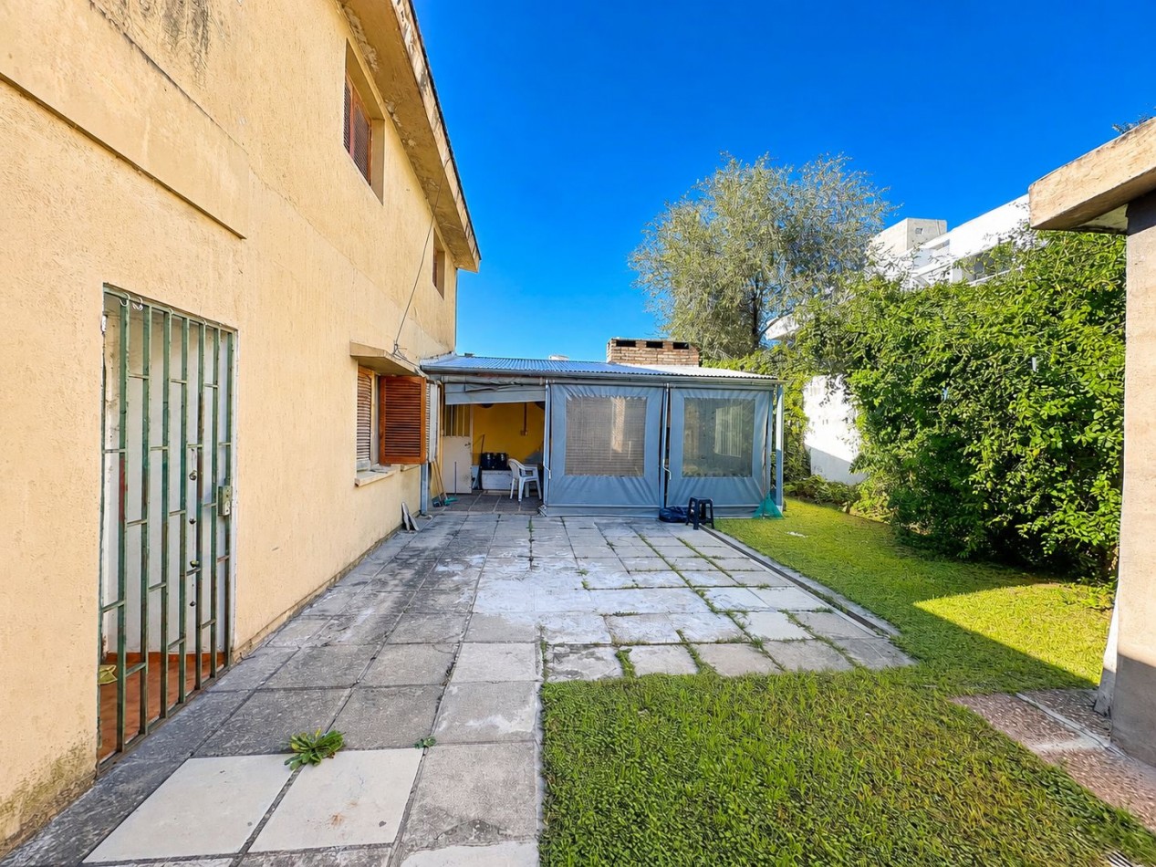 VENTA CASA 5 DORMITORIOS B° CHATEAU CARRERAS
