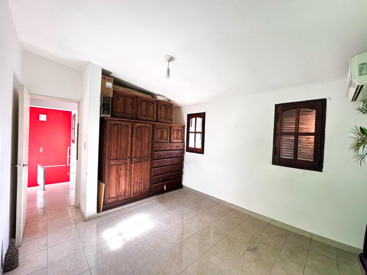 VENTA CASA 5 DORMITORIOS B° CHATEAU CARRERAS