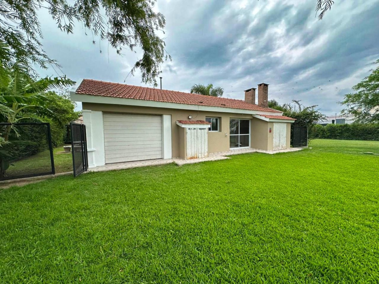 CASA EN VENTA 3 DORMITORIOS CON PILETA / JUAREZ CELMAN