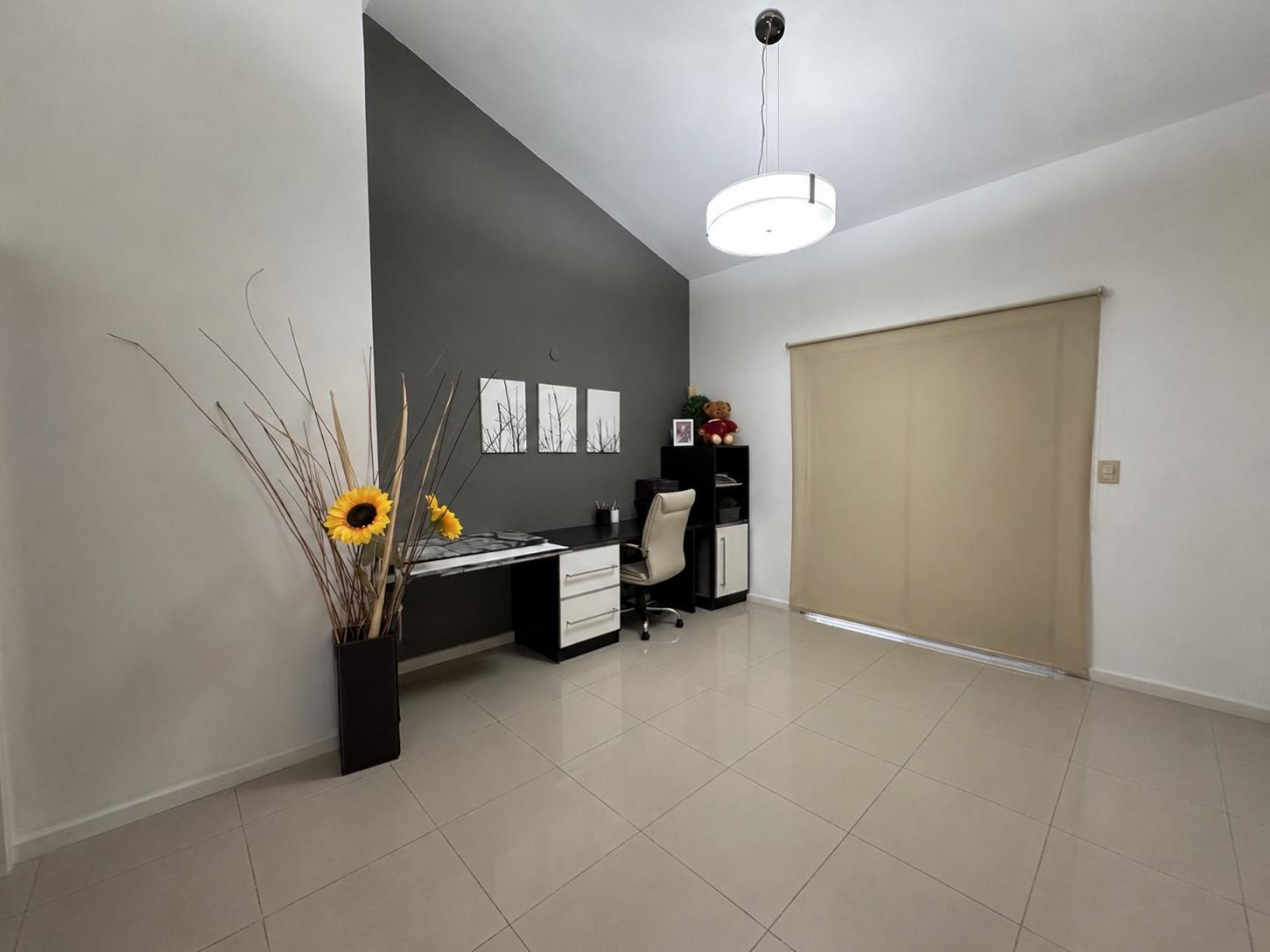CASA EN VENTA 3 DORMITORIOS CON PILETA / JUAREZ CELMAN