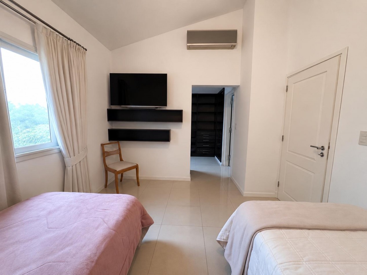 CASA EN VENTA 3 DORMITORIOS CON PILETA / JUAREZ CELMAN