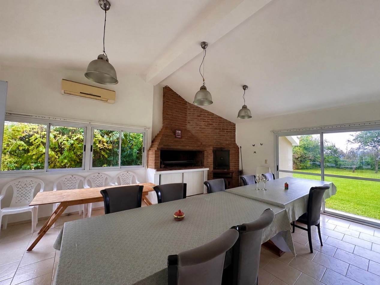 CASA EN VENTA 3 DORMITORIOS CON PILETA / JUAREZ CELMAN