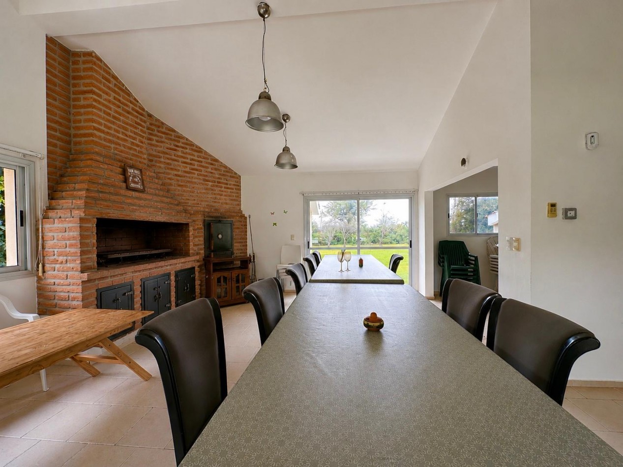 CASA EN VENTA 3 DORMITORIOS CON PILETA / JUAREZ CELMAN