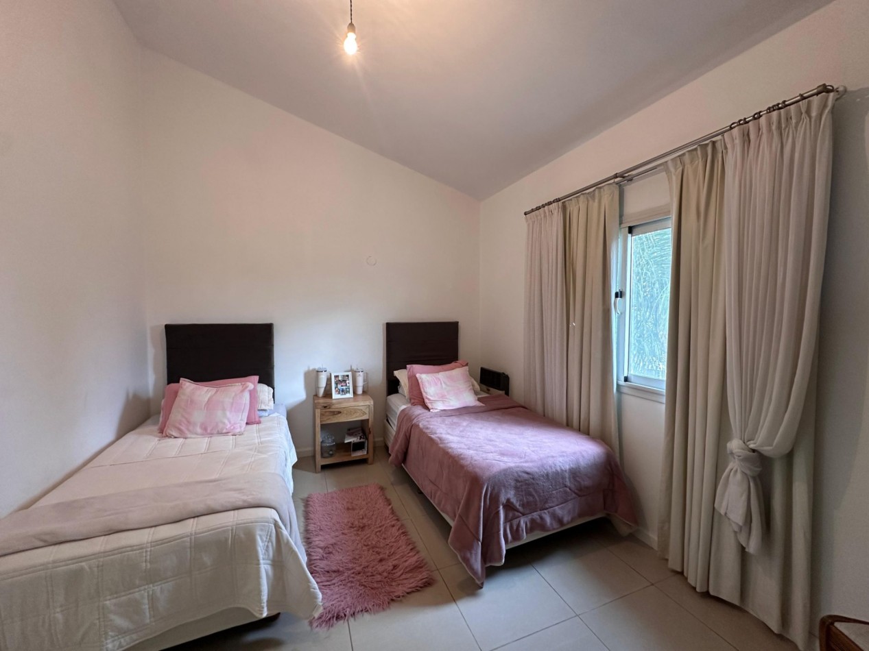 CASA EN VENTA 3 DORMITORIOS CON PILETA / JUAREZ CELMAN