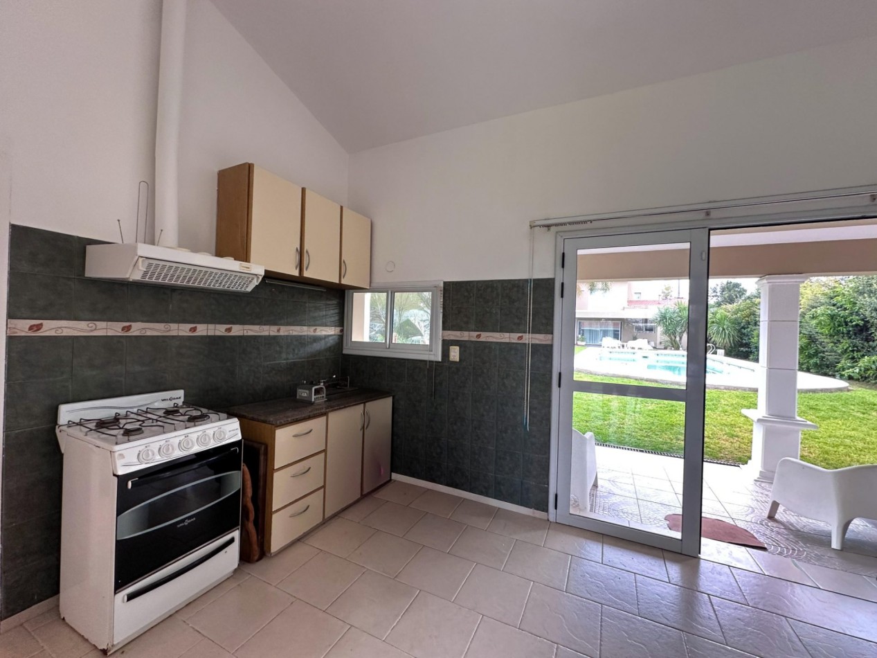 CASA EN VENTA 3 DORMITORIOS CON PILETA / JUAREZ CELMAN