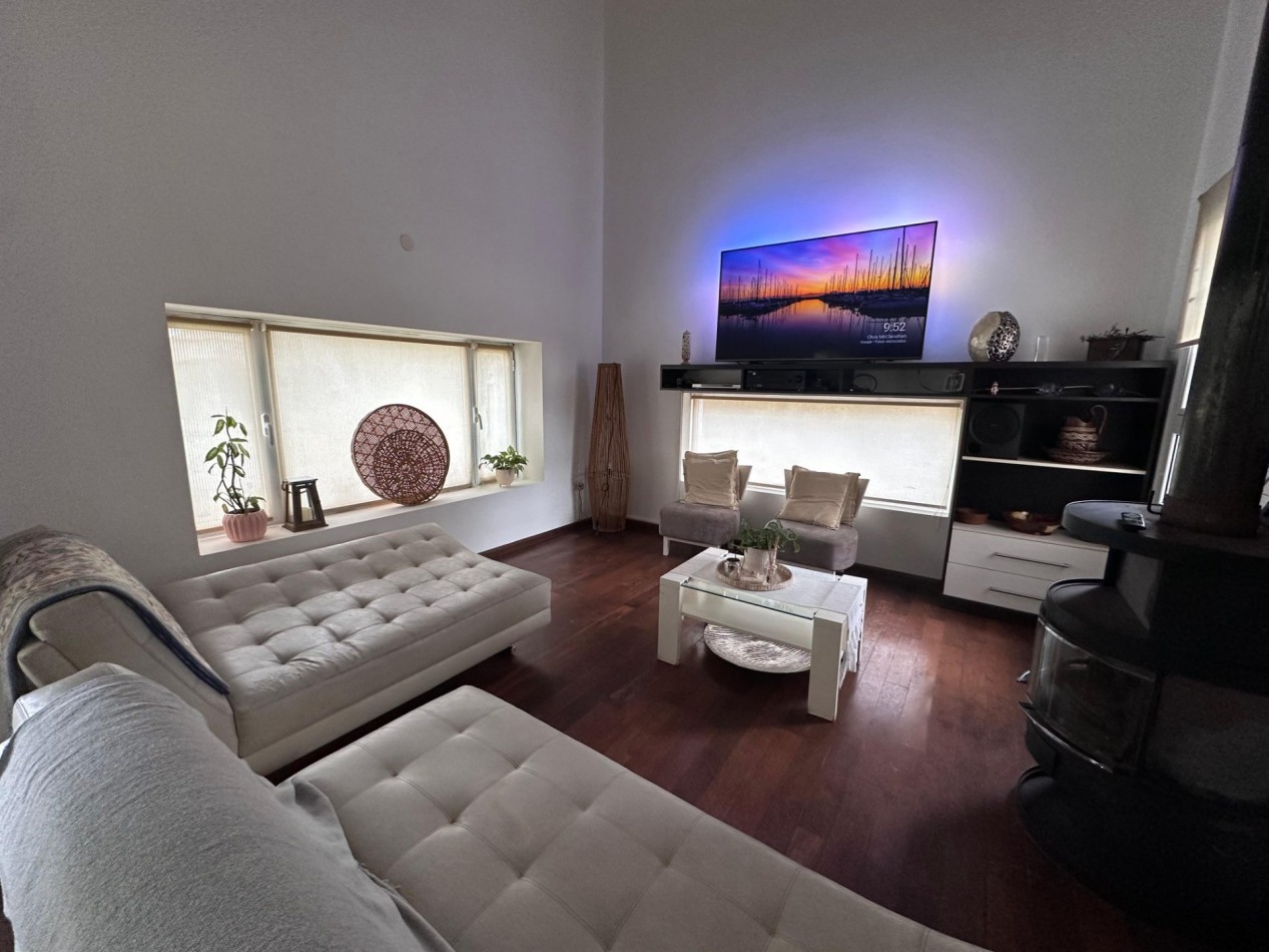 CASA EN VENTA 3 DORMITORIOS CON PILETA / JUAREZ CELMAN