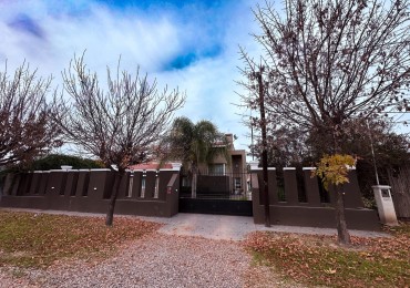 CASA EN VENTA 3 DORMITORIOS CON PILETA / JUAREZ CELMAN